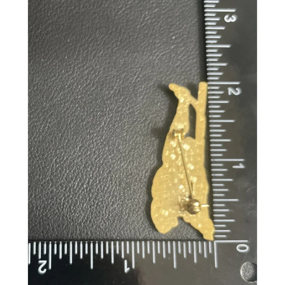 Vintage Enamel Monkey‎ Pin Brooch Animal Jewelry Hanging Gold Tone